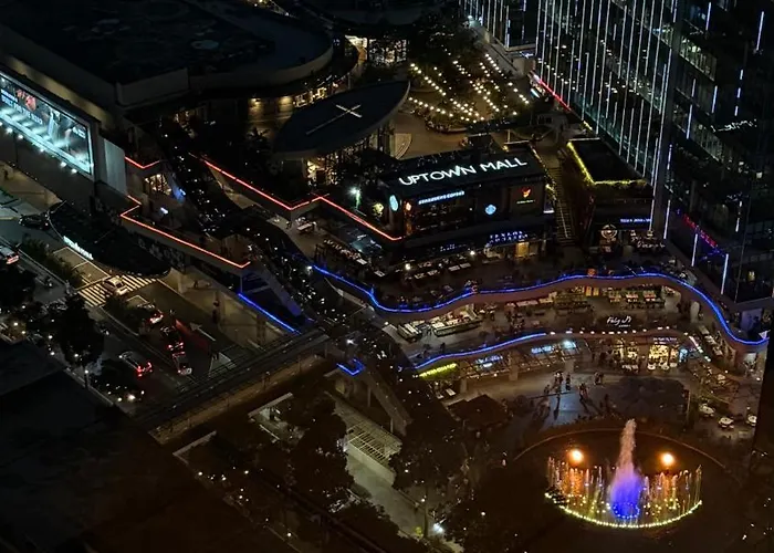 Uptown Parksuites Tower 1 * Manila